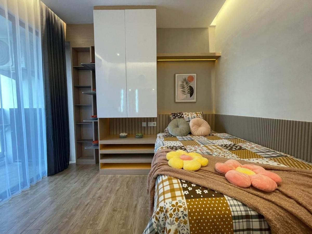 Stay.Vie Hotel Surabaya Exterior photo