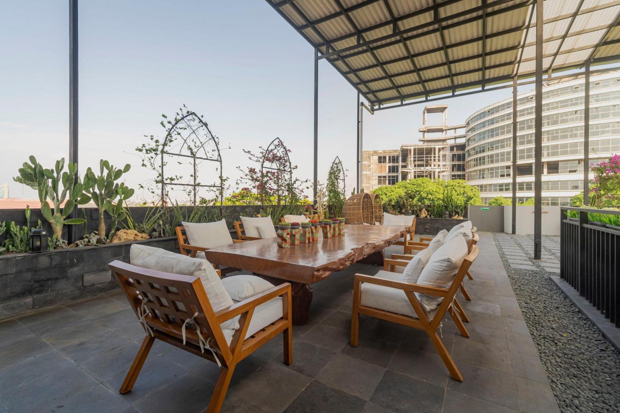 Stay.Vie Hotel Surabaya Exterior photo