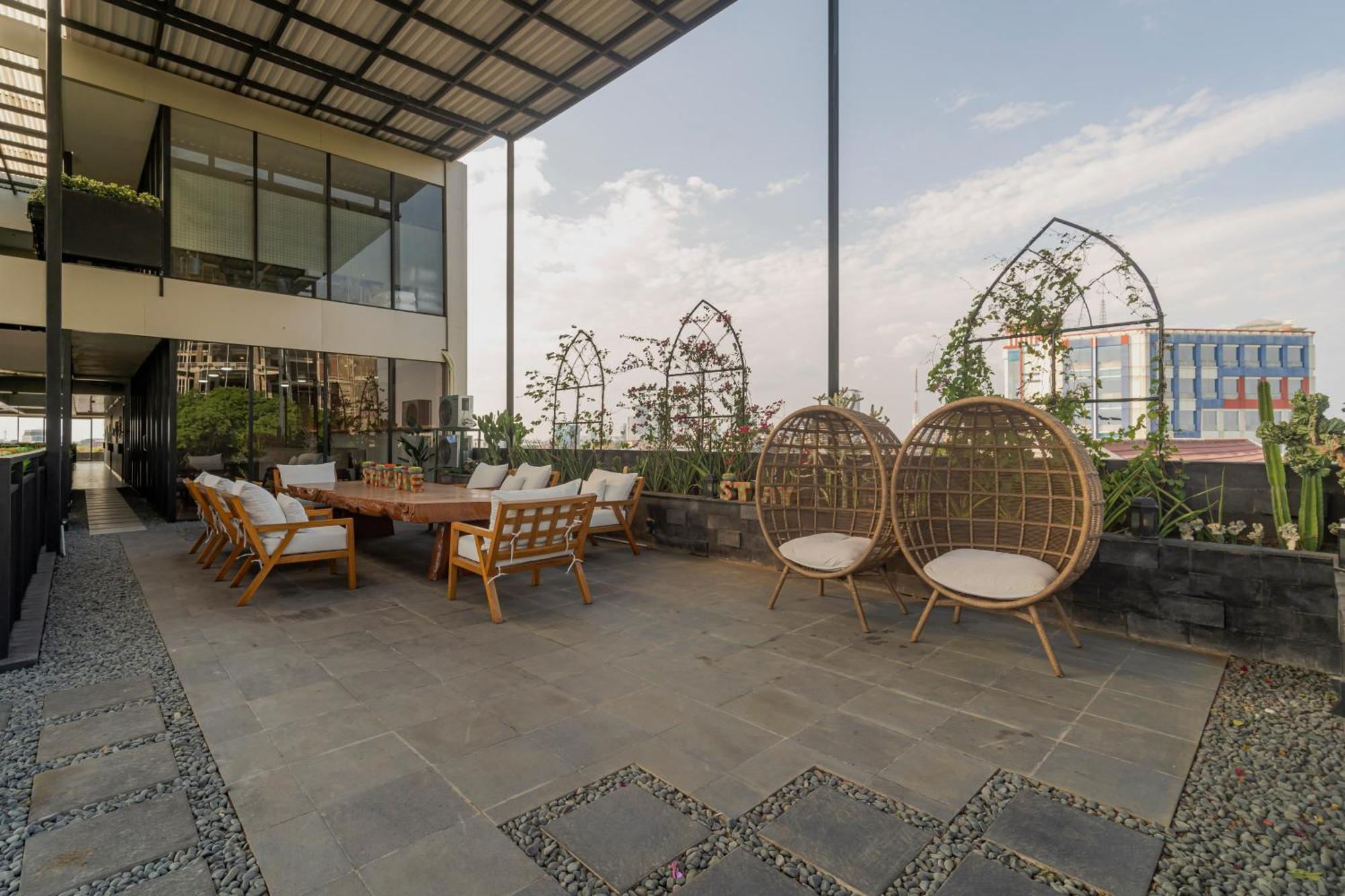 Stay.Vie Hotel Surabaya Exterior photo