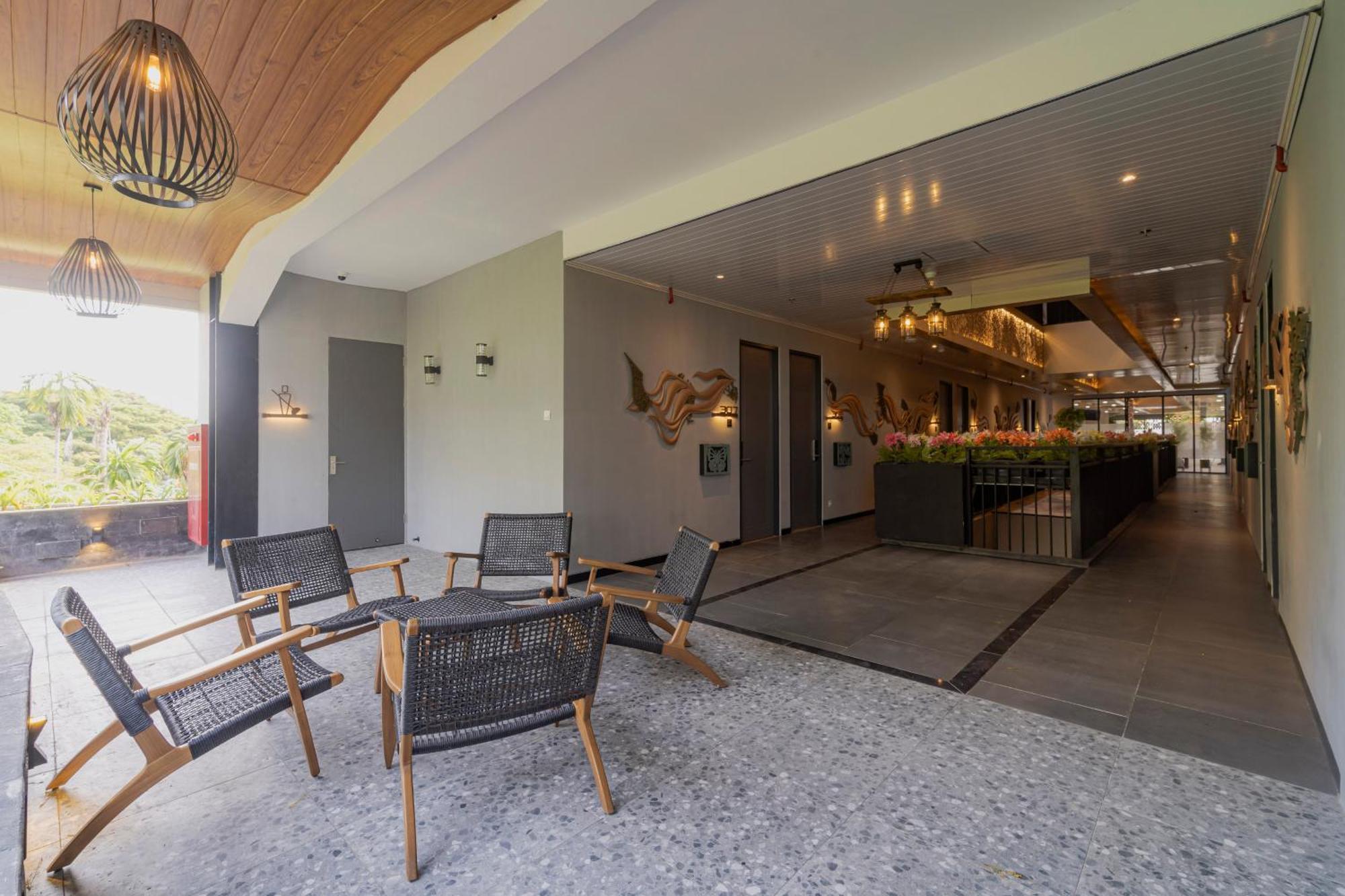 Stay.Vie Hotel Surabaya Exterior photo