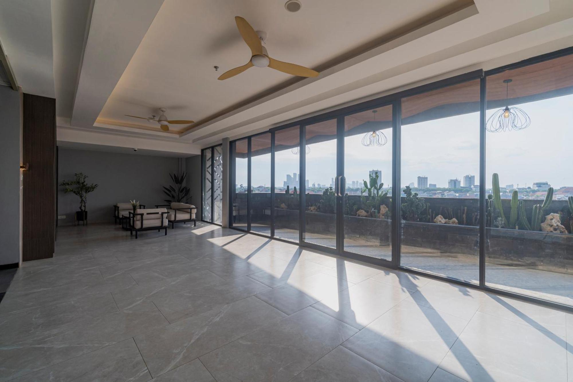 Stay.Vie Hotel Surabaya Exterior photo