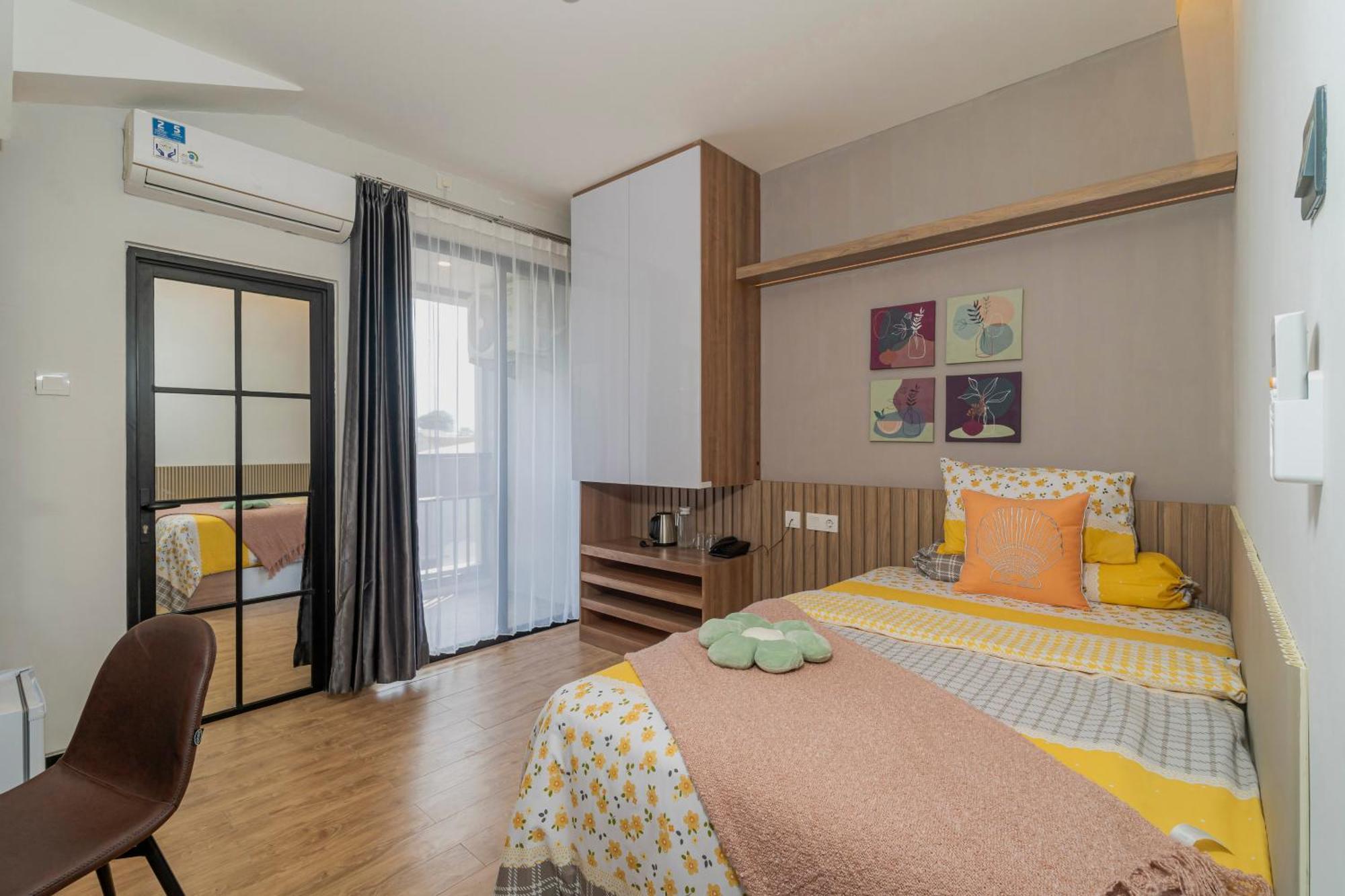 Stay.Vie Hotel Surabaya Exterior photo