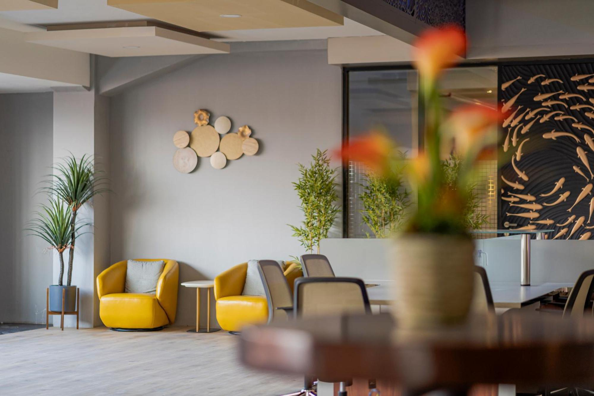 Stay.Vie Hotel Surabaya Exterior photo